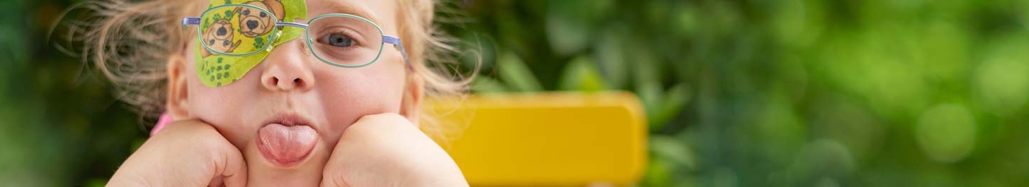 Entête Fille avec cache oculaire ORTOPAD® « Chiens », sort la langue