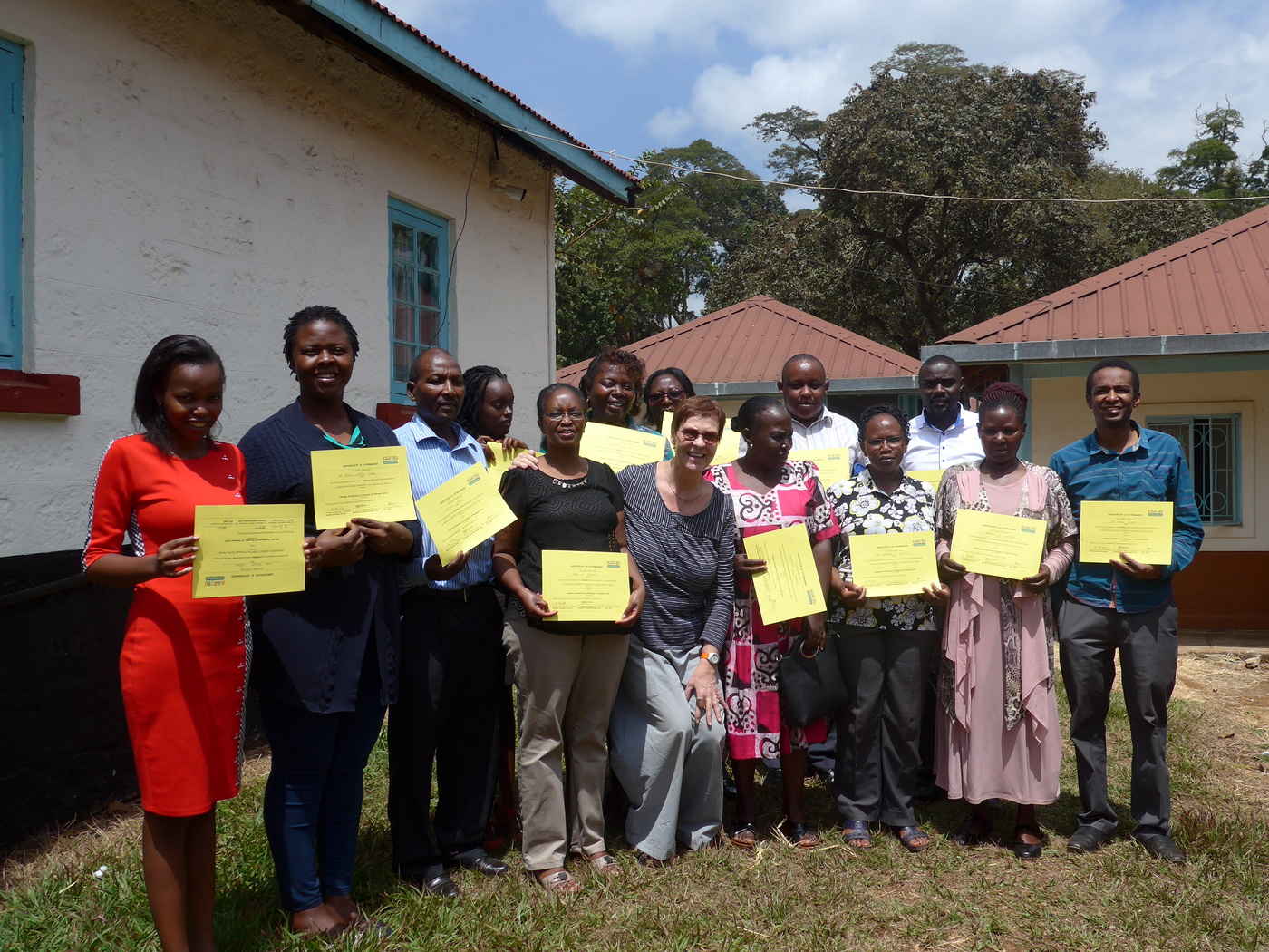 Participants aux cours de Kerugoya avec certificats de participation