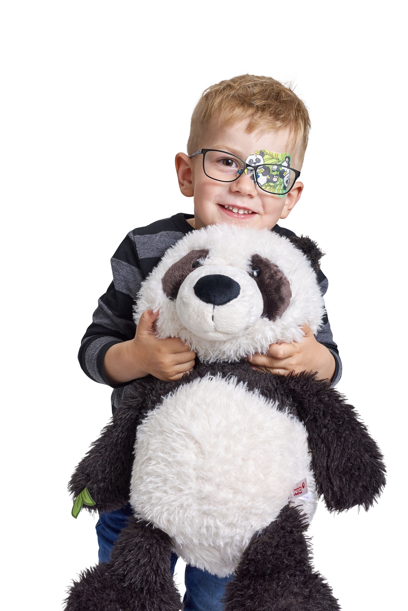 Garçon avec panda en peluche dans le bras Garçon avec panda en peluche dans le bras