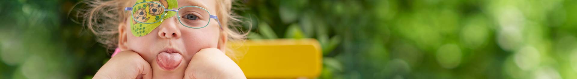 Entête Fille avec cache oculaire ORTOPAD® « Chiens », sort la langue